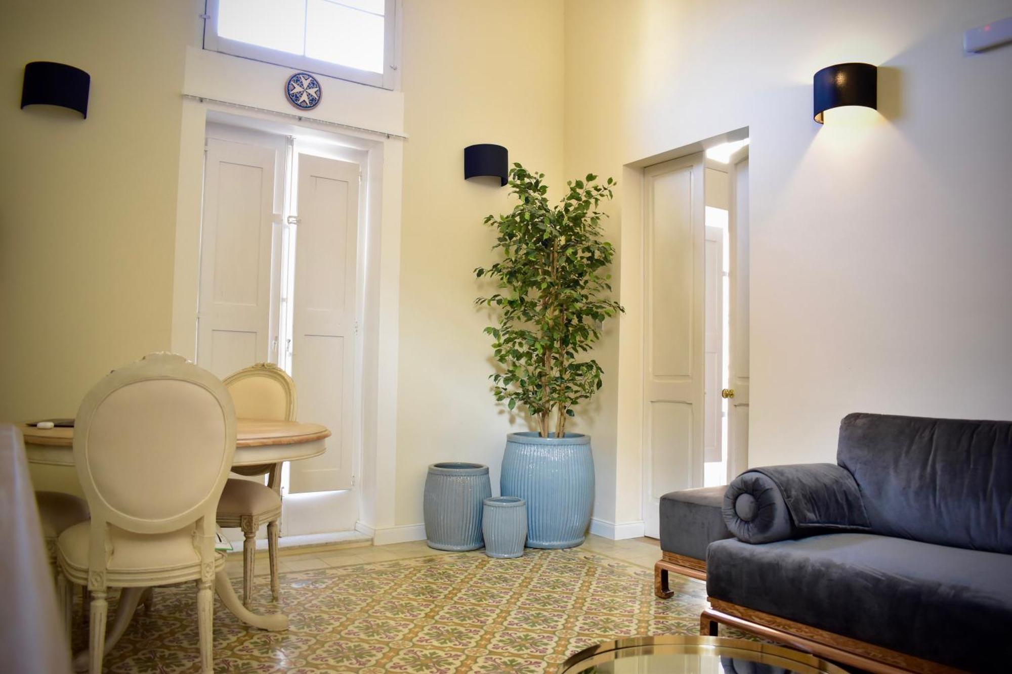 Grand Arcanum Apartment 2 - Comfortable And Elegant 센글리아 외부 사진