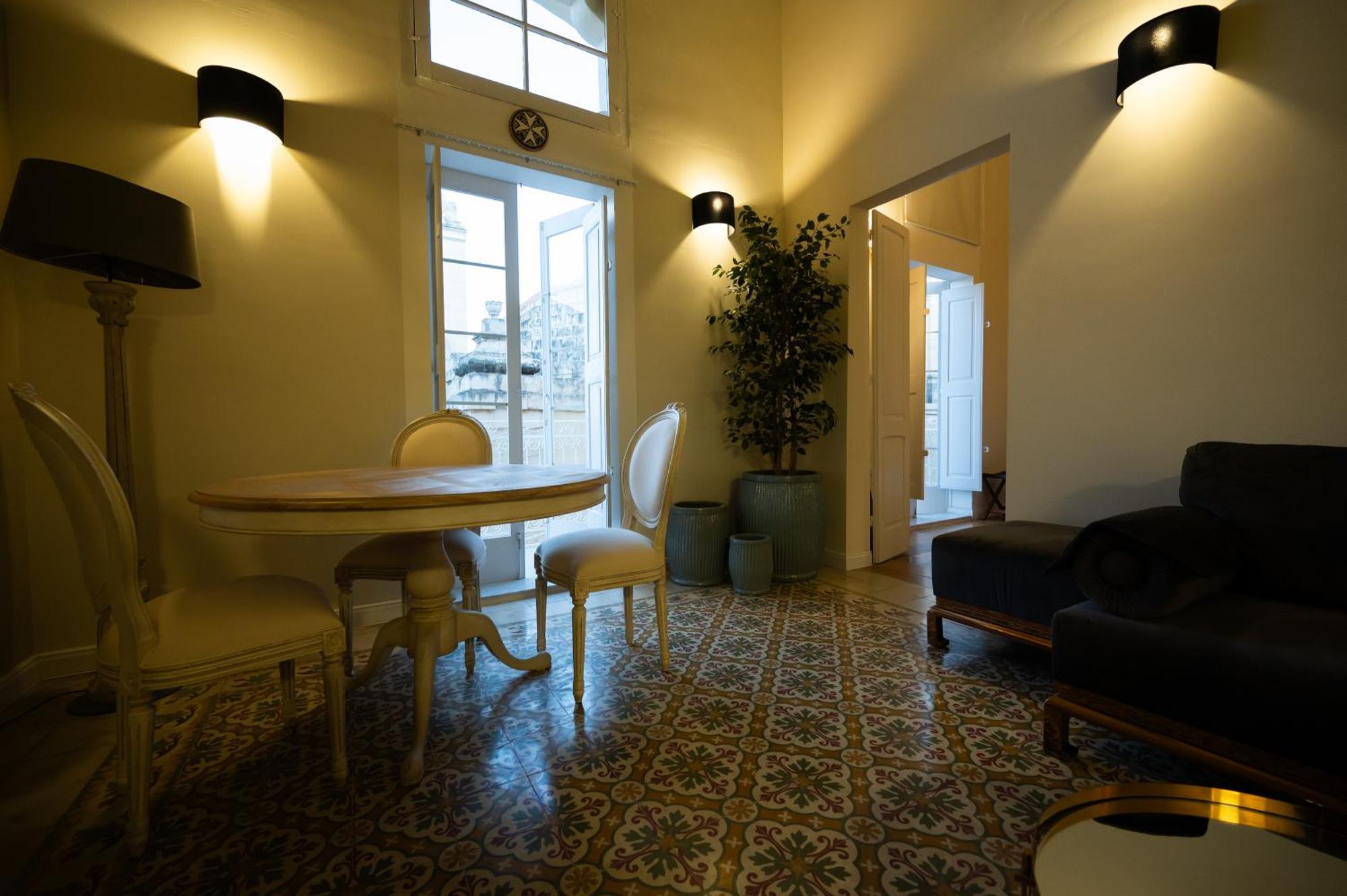 Grand Arcanum Apartment 2 - Comfortable And Elegant 센글리아 외부 사진
