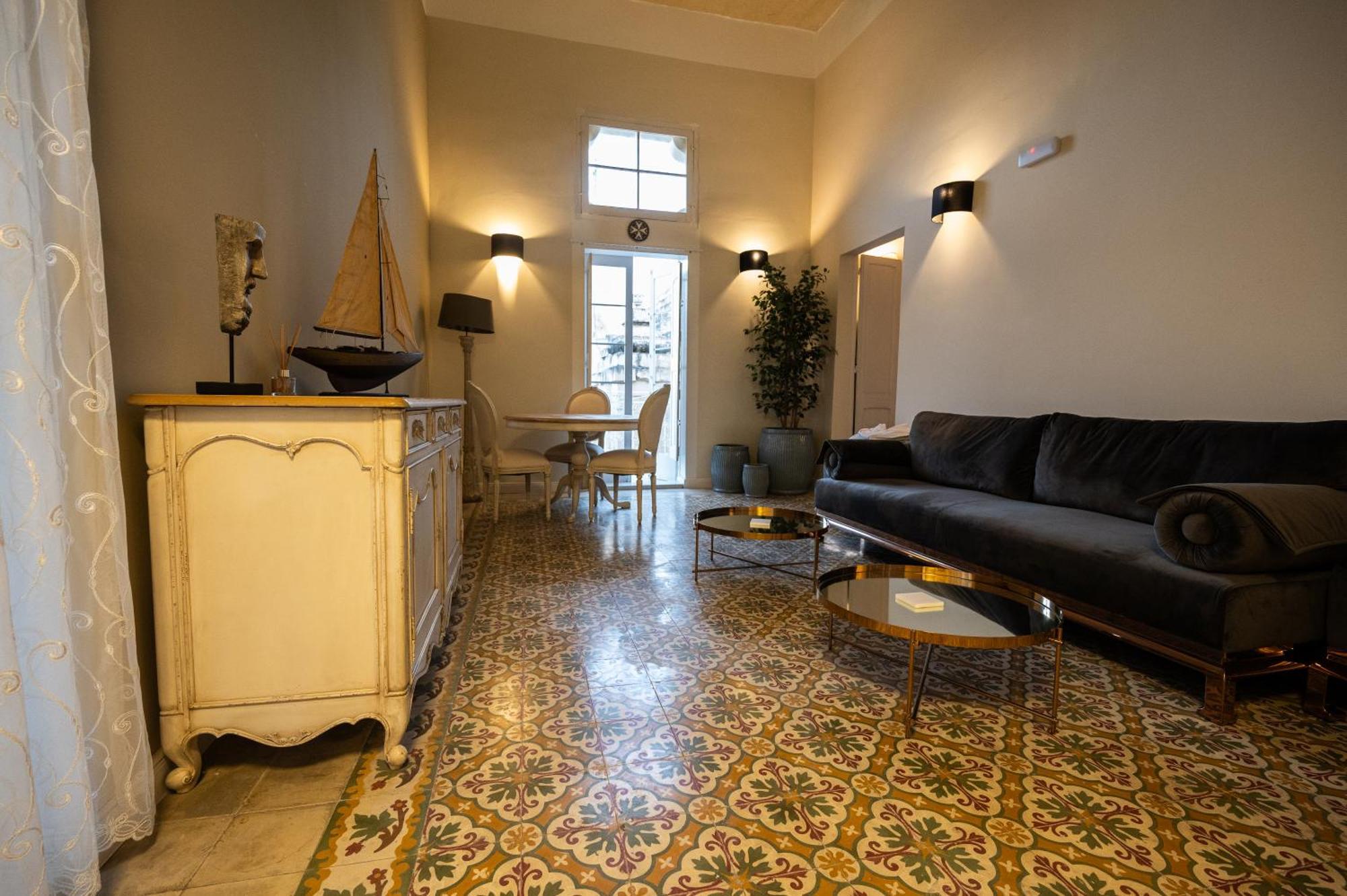 Grand Arcanum Apartment 2 - Comfortable And Elegant 센글리아 외부 사진