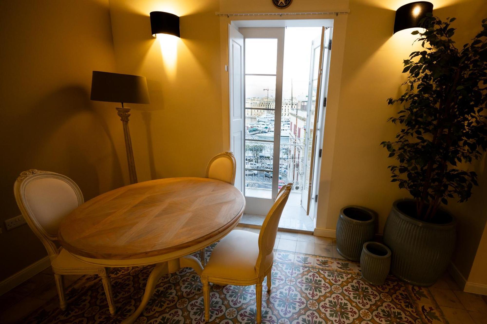 Grand Arcanum Apartment 2 - Comfortable And Elegant 센글리아 외부 사진